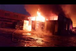 В Харькове возник масштабный пожар на складе (видео)