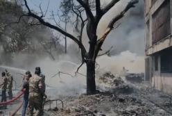 В Індії літак з 250 людьми на борту рухнув на гуртожиток для лікарів: усі подробиці та відео моменту