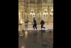 В Харькове мужчина устроил погром в храме (видео)