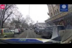 В Одессе вор-неудачник совершил ограбление на глазах у полицейских (видео)