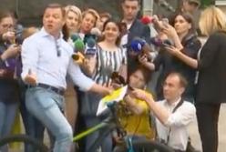 Перфоманс Ляшко: приехал на консультацию с Зеленским на велосипеде (видео)