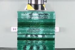 Гидравлический пресс против стекла (видео)