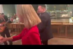 Пьяные танцы и песни: пропагандистка Кремля Захарова вновь опозорилась (видео)