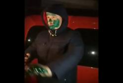 Таксисты в Ровно заставили пассажира облиться зеленкой (видео 18+)