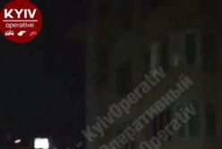 Выбитые двери и стрельба из автомата: под Киевом произошел опасный инцидент в многоэтажке (видео)