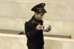 Маленький фюрер с черепом был замечен в киевском метро (видео)