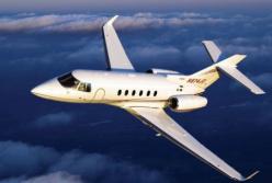 Неожиданно: почему самолеты белые, а сидения синие, и где лучшее место на борту (видео)