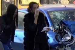 Авария в прямом эфире: подруги во время трансляции врезались во внедорожник (видео)