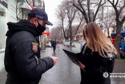 В Одессе задержали 19-летнюю девушку, которая ударила ножом мужчину (видео)