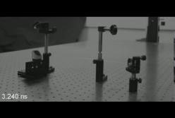 Ученые зафиксировали движение света в сверхзамедлении (видео)