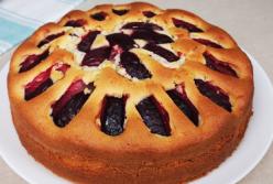 Нежный сливовый пирог со сливами: самый вкусный рецепт (видео)