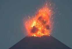 Как мать-Земля рождает новый остров: в это трудно поверить (видео)