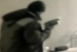 В аэропорту Херсона три грузчика воровали вещи у пассажиров (видео)