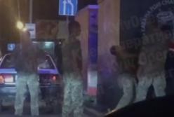 В Киеве подрались люди в камуфляже (видео)