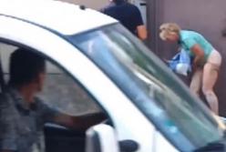  В Запорожье пара занялась сексом возле церкви (видео)