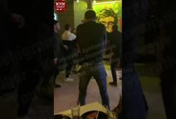 В Киеве произошла массовая драка в ресторане (видео)