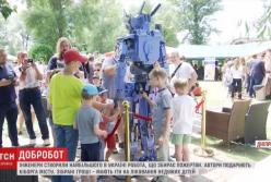В Днепре робот собирает пожертвования (видео)