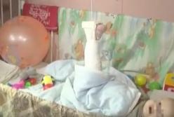 Отец изо всех сил бил своего 8-месячного сына, чтобы он не плакал (видео)