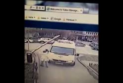 Врач "скорой" сломал шлагбаум, чтобы попасть к пациенту: теперь заплатит штраф (видео)
