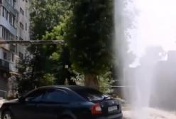 Неожиданный фонтан высотой в 6 этажей: прямо возле жилого дома (видео)