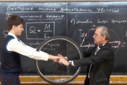 Доступная физика: учитель стал звездой ютуба благодаря видео-урокам (видео)