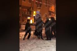 В Киеве чеченские подростки жестоко избили прохожего (видео)
