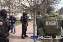 Экс-начальника департамента Нацполиции подозревают во взятке почти на 1 млн грн (видео)