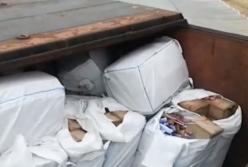 На Одесский пляж шторм выкинул баржу с контрабандой (видео)