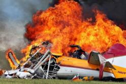 Ужасная авиакатастрофа в Колумбии: людей сожрало пламя (видео)