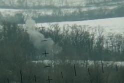 Бойцы ВСУ одним точным выстрелом уничтожили позицию российских оккупантов на Донбассе (видео)