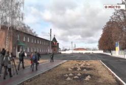 Поля и коровники: показали колонию, где содержат Дронова (видео)