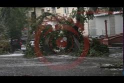 В Днепре прошла буря с градом (видео)