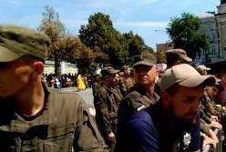 В храм - через полицейские кордоны: там молился Порошенко (видео)