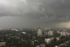 Машины сдувало с дороги: мощный шторм с градом на трассе Одесса-Киев (видео)