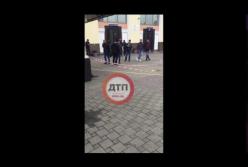 В Киеве возле ж/д вокзала произошла стрельба, ранена женщина (видео)