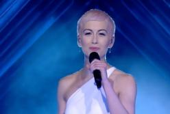 Стало известно, кто напал на британскую певицу SuRie во время гранд-финала "Евровидение 2018" (видео)