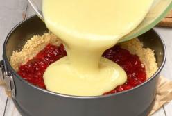 Изысканный торт​ для без выпечки из белого шоколада с клубникой (видео)