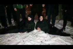 Активисты заставили извиниться подростков, избивших прохожего в Киеве (видео)