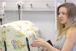 Несовершеннолетняя родила тройню: врачи спасают новорожденных (видео)