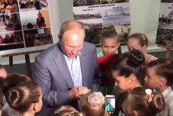 В Сети высмеяли "театр" Путина перед детьми (видео)