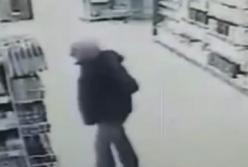 Под Киевом мужчина совершил самоубийство в супермаркете (видео)