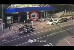 В центре Киева мотоциклист погиб в ДТП (видео)