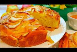 Яблочный пирог: изумительно вкусный и нежный (видео)