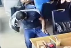 Видеокамера зафиксировала вора в киевском кафе (видео)