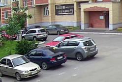 Ребенок в России сбежал из детского сада в одном памперсе (видео)