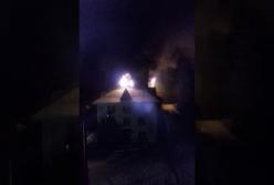 На популярном украинском курорте горит отель (видео)