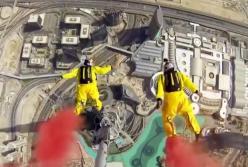 Самые смертельные трюки: прыжок без парашюта с высоты 7 тысяч км (видео)