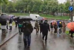 В Киеве протестуют работники психбольницы (видео)