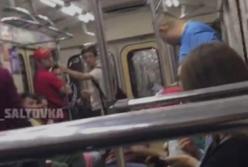 В вагоне харьковского метро подрались пассажиры (видео)