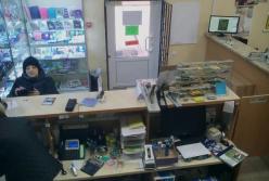 В запорожских магазинах орудует мошенница (видео)